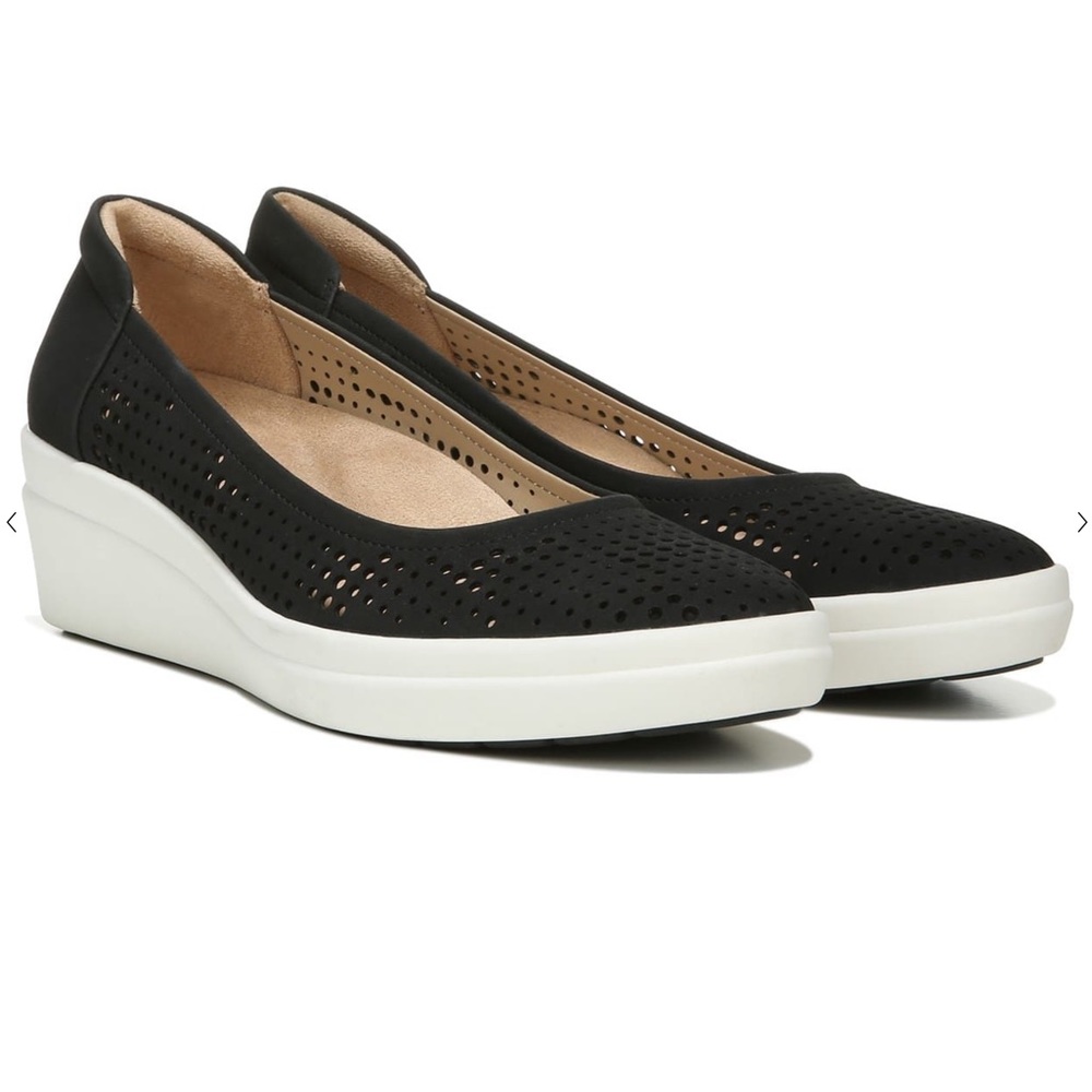 *** SOLD *** Naturalizer Sam Black Slip-on Wedge size 9.5